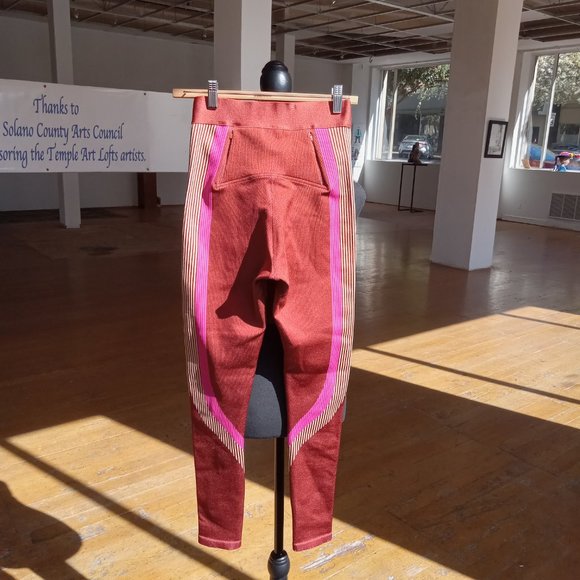 Two-piece rust pink and beige at athletic set - Picture 3 of 10